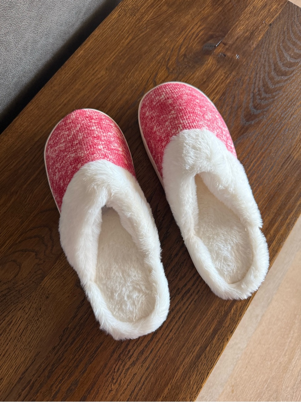 Cozy Women's Pink Plush Lined Slip-On Slippers
